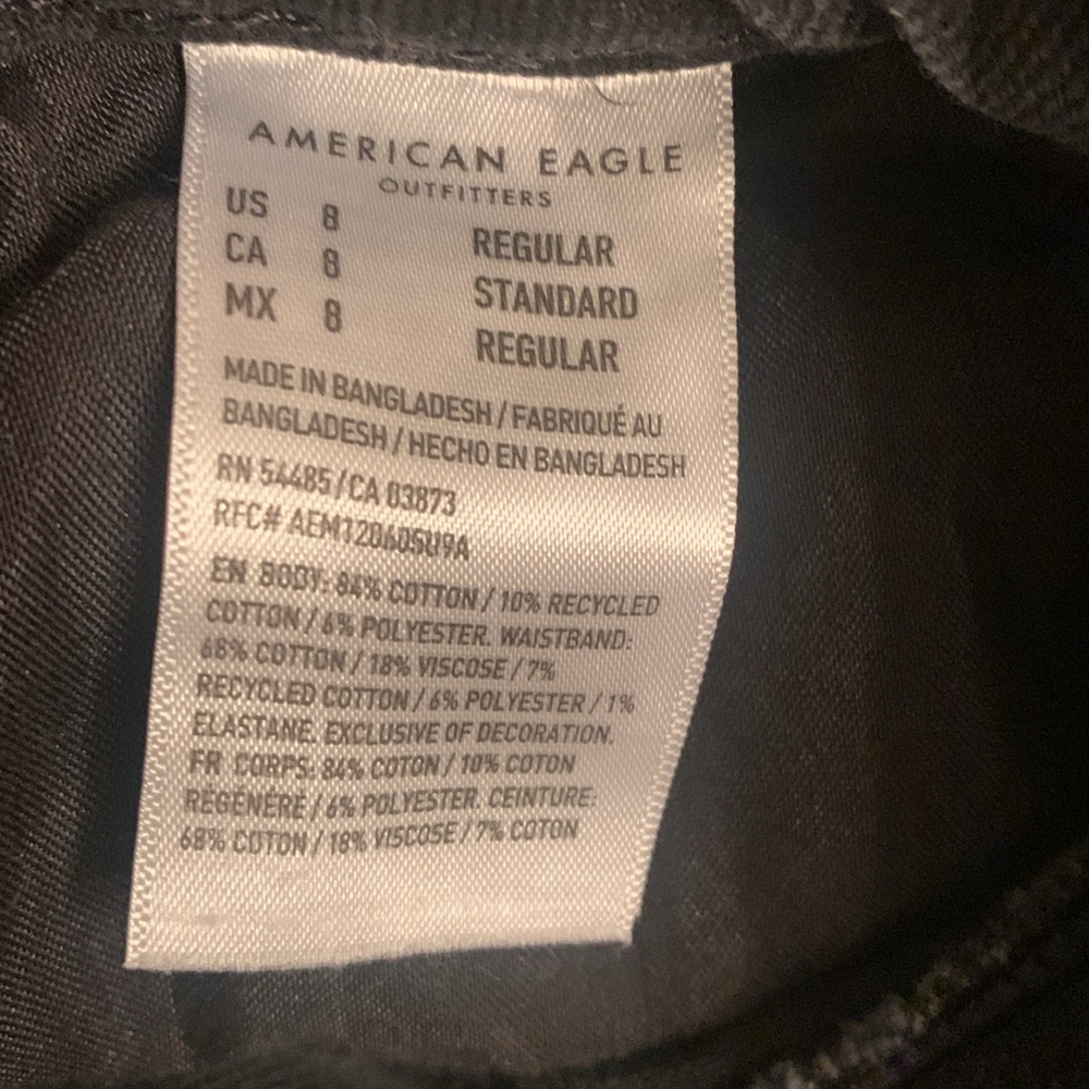 American Eagle Size Mom Straight Jean. Size 8 - Picture 3 of 10